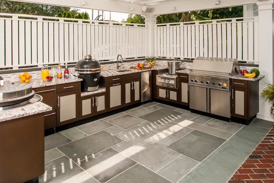 outdoor kitchen for summer grilling