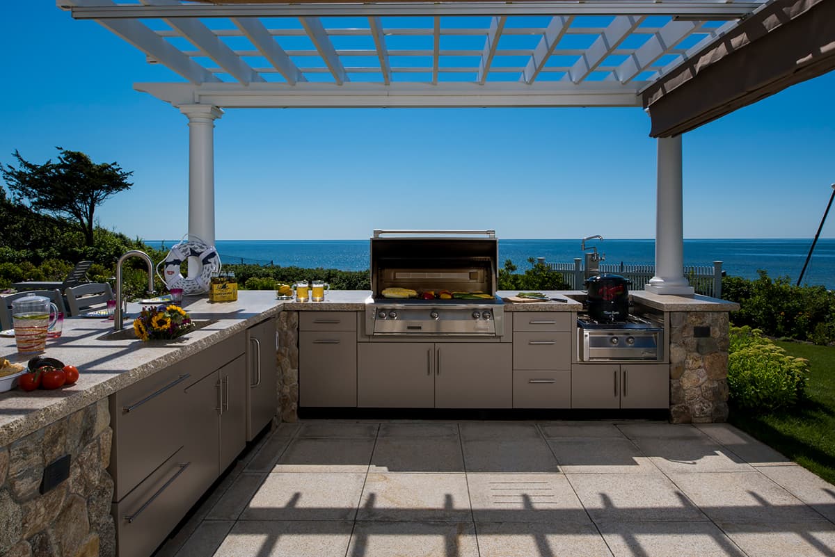 outdoor kitchen pergola