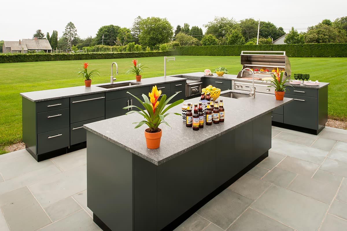 outdoor kitchen on patio