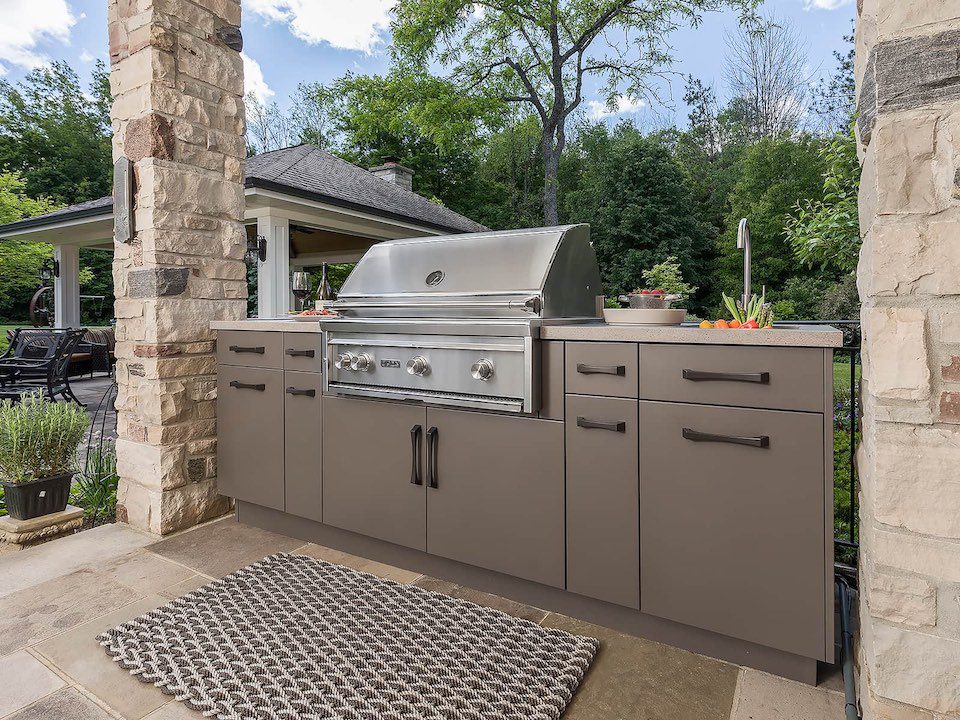 buying a gas grill hero