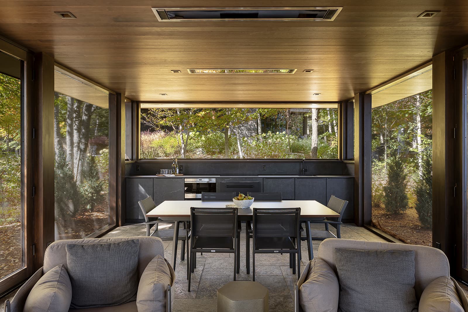 outdoor servery in beautiful backyard