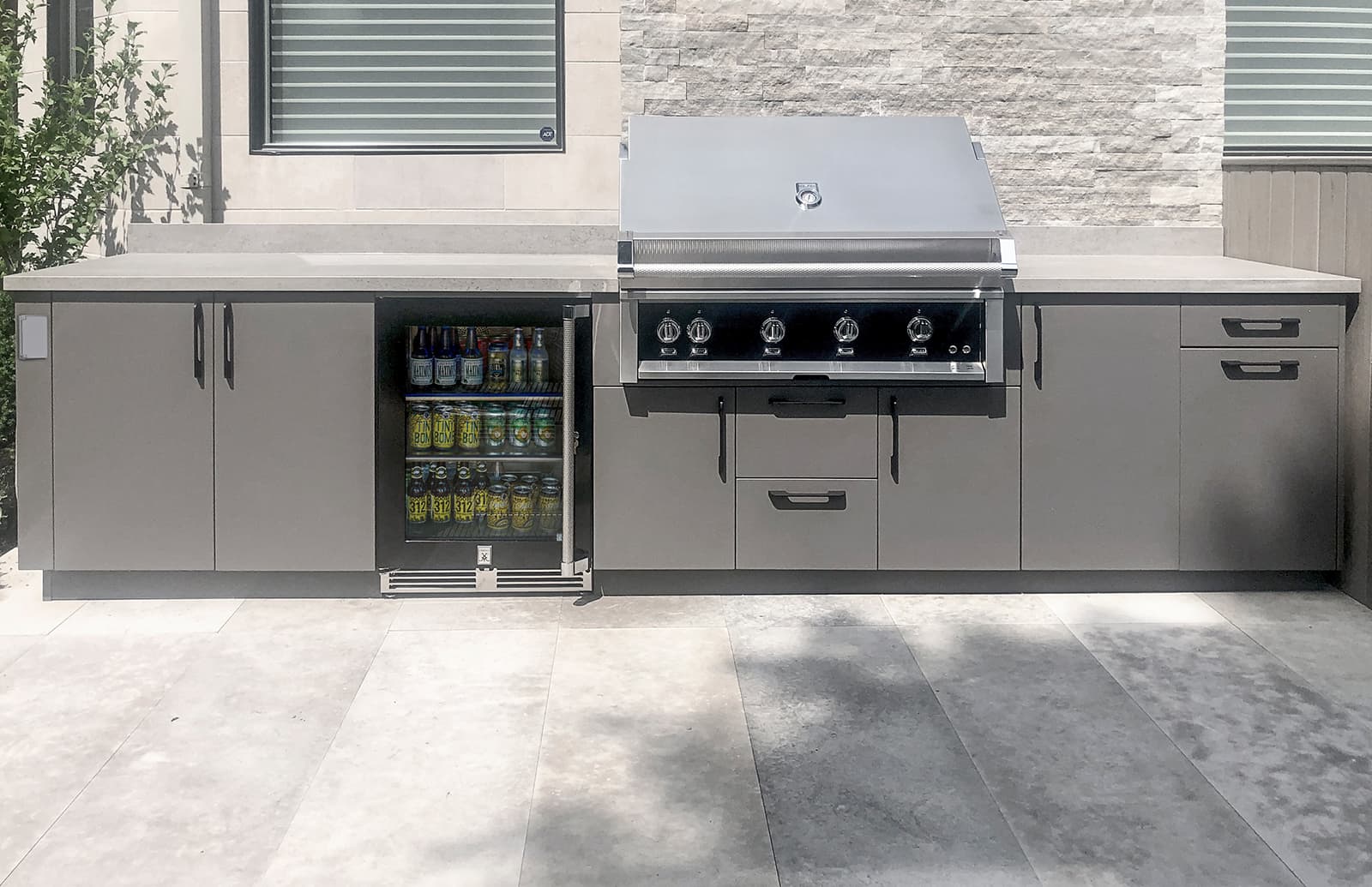 Alumina cabinetry in Mica