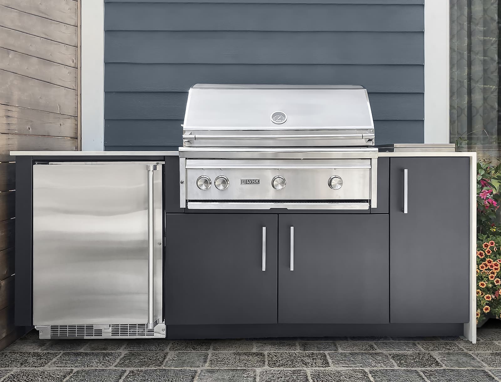Alumina outdoor cabinetry in backyard