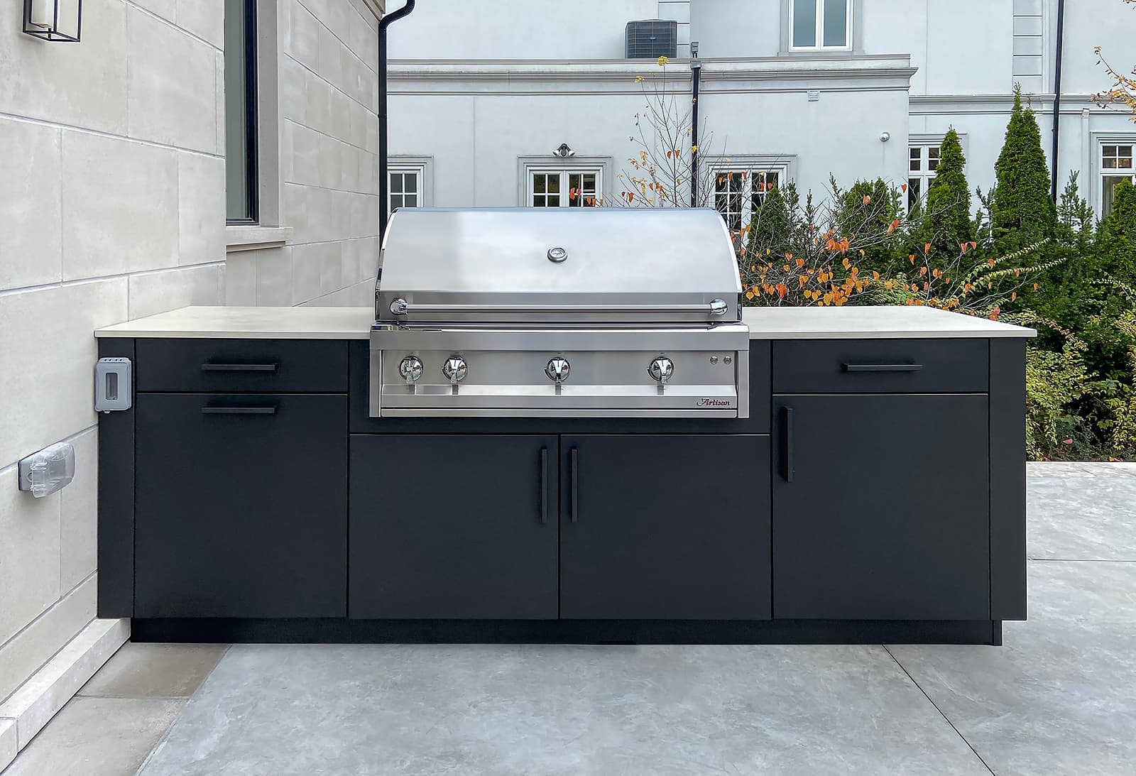 Artisan grill and Alumina cabinetry