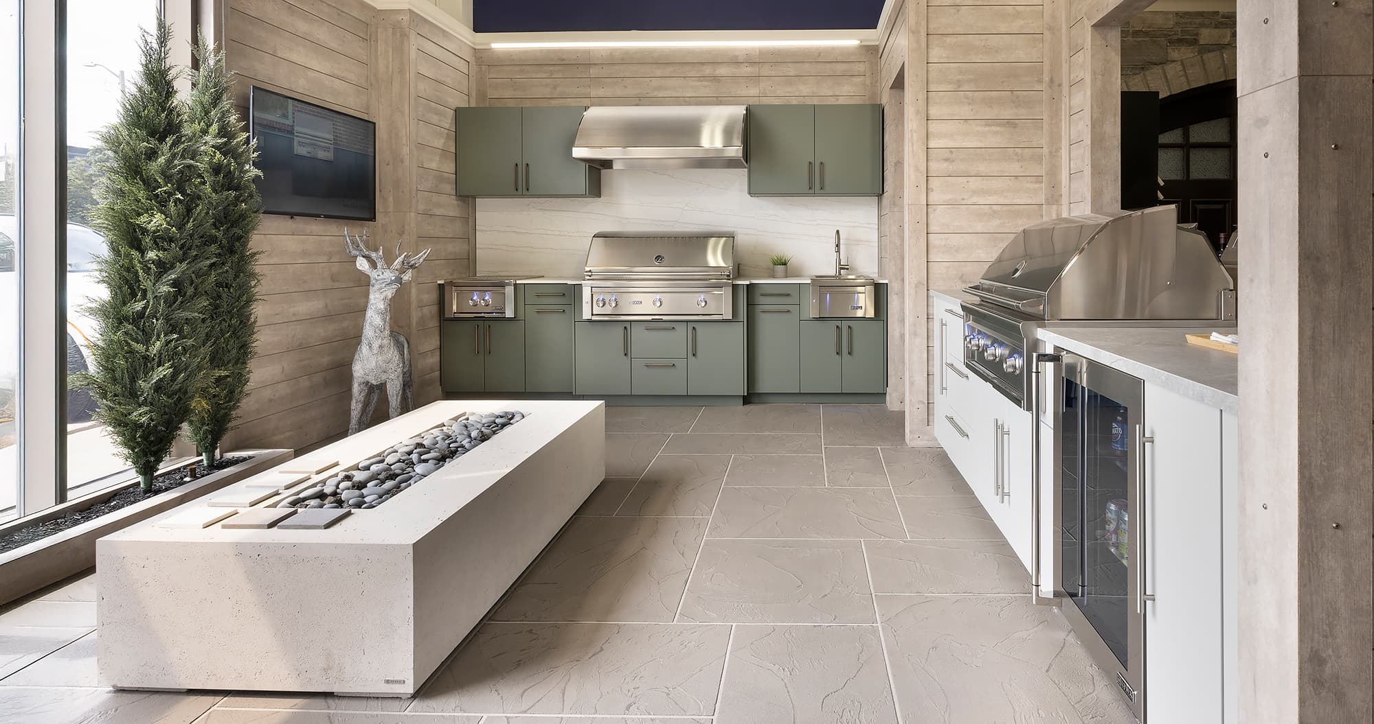 outdoor cabinetry, Lynx grills and Dekton firepit in Outeriors showroom
